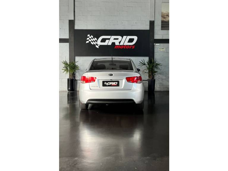 KIA MOTORS - CERATO - 2010/2011 - Prata - R$ 45.900,00