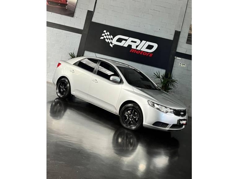 KIA MOTORS - CERATO - 2010/2011 - Prata - R$ 45.900,00