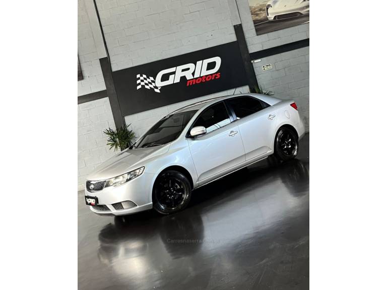 KIA MOTORS - CERATO - 2010/2011 - Prata - R$ 45.900,00