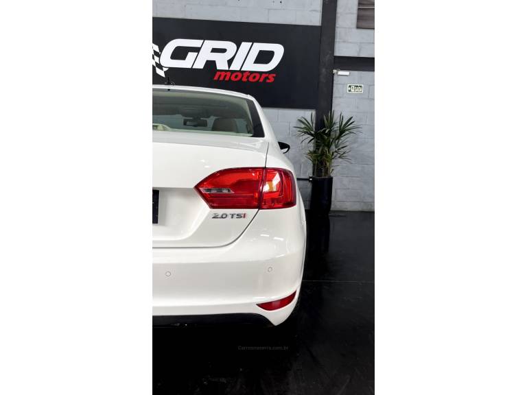 VOLKSWAGEN - JETTA - 2012/2012 - Branca - R$ 68.900,00