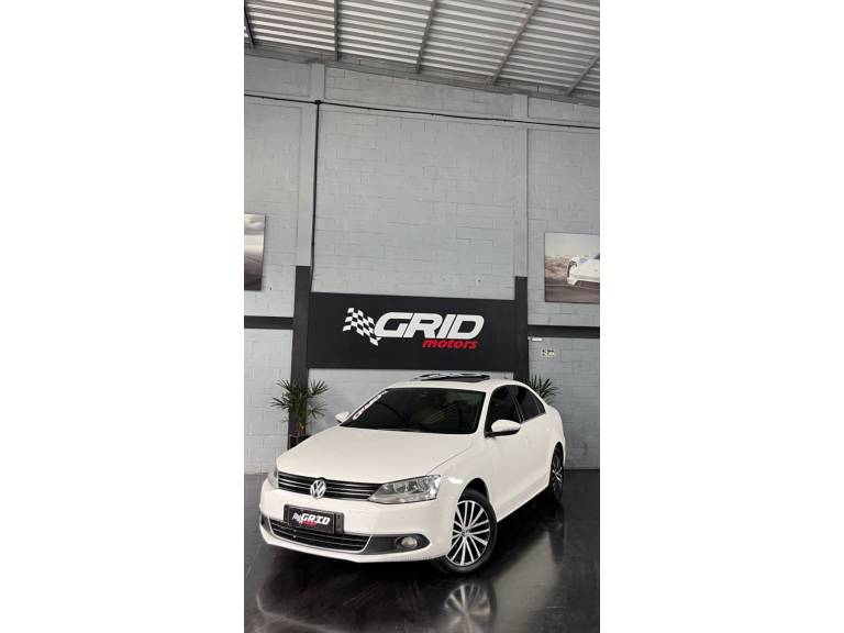 VOLKSWAGEN - JETTA - 2012/2012 - Branca - R$ 68.900,00