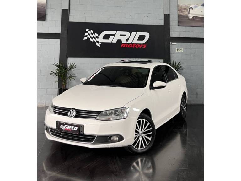 VOLKSWAGEN - JETTA - 2012/2012 - Branca - R$ 68.900,00