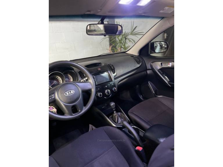 KIA MOTORS - CERATO - 2010/2011 - Prata - R$ 45.900,00
