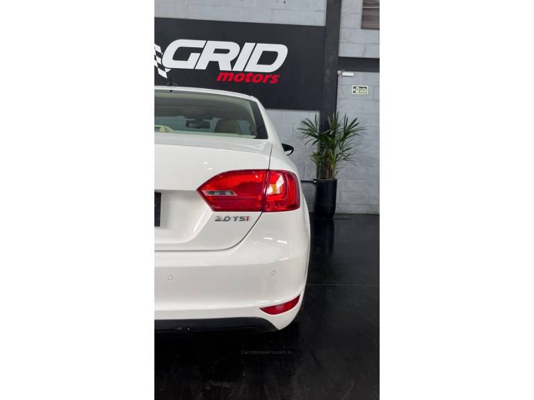 VOLKSWAGEN - JETTA - 2012/2012 - Branca - R$ 68.900,00